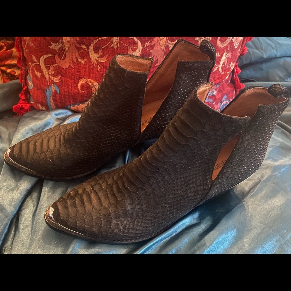 Jeffrey Campbell Cromwell Suede Black Booties 9.5